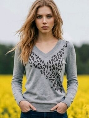 NWT New Directions Belk Gray Sequin Leopard Print V-Neck Sweater Small